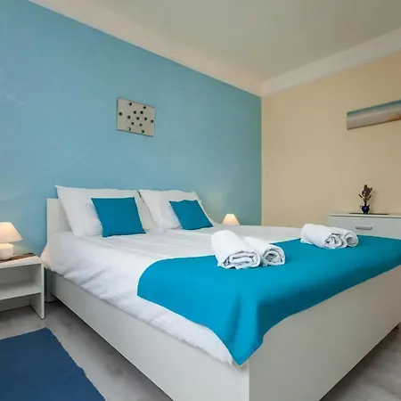 Hébergement de vacances In Mit Grosser Terrasse Rovinj